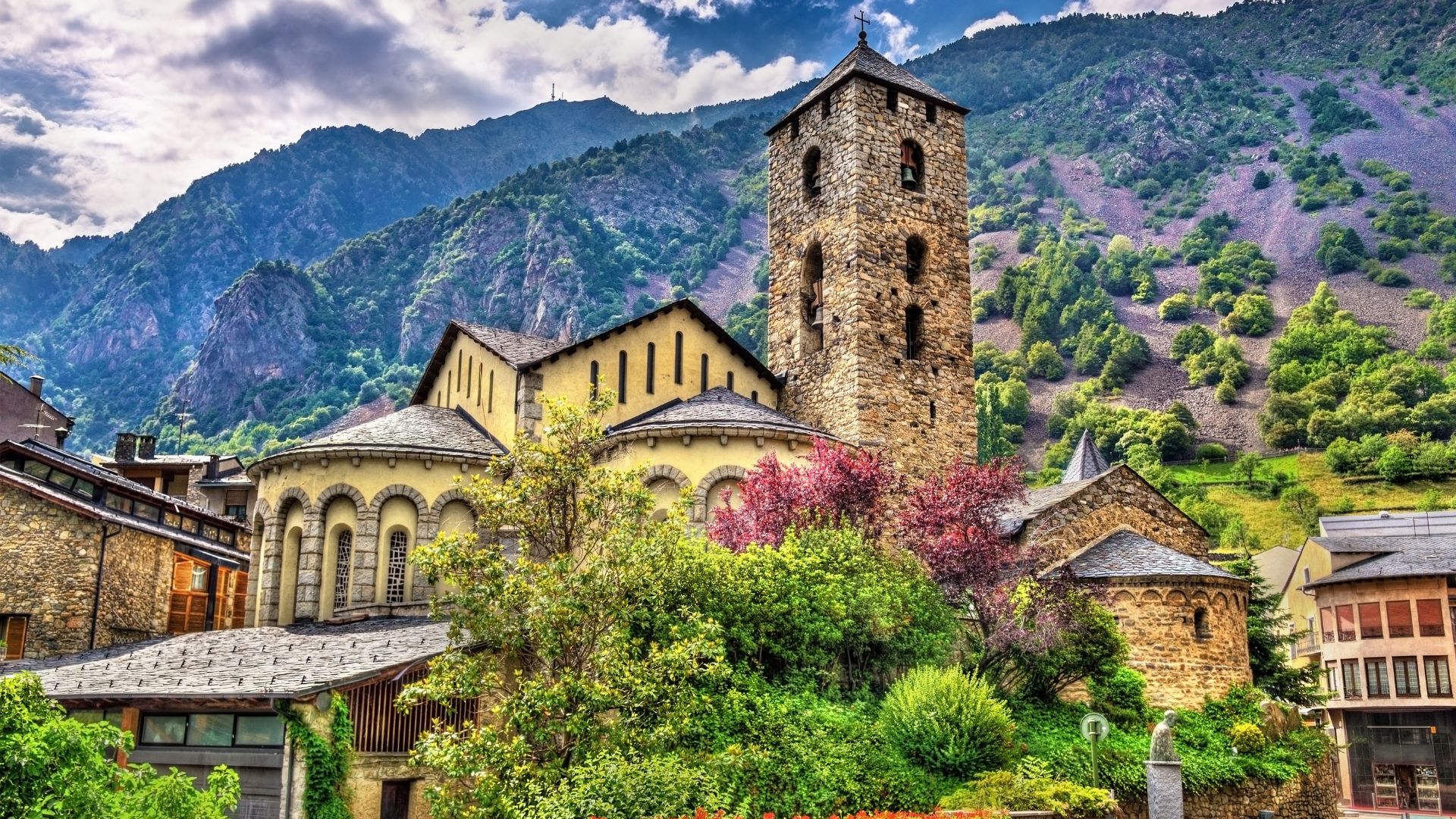 Andorra  Um Pequeno Pai╠us uma Grande Atrac╠oa╠ao para Viajantes Portugueses