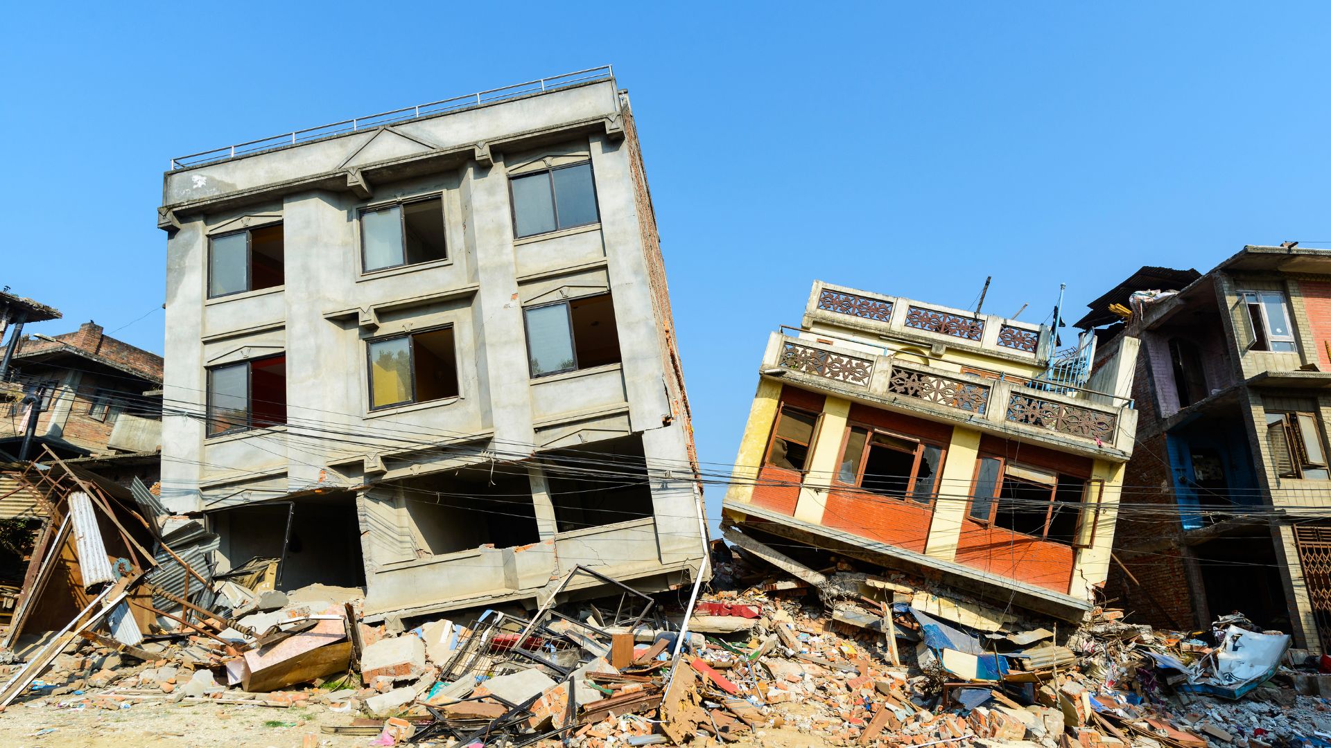 Viajar com Seguranc╠oa  Guia Completo para se Proteger em Caso de Cata╠ustrofes Naturais